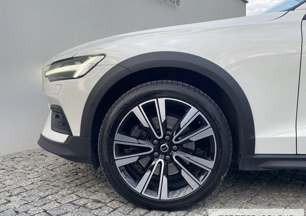 Volvo V60 Cross Country cena 144900 przebieg: 128990, rok produkcji 2019 z Warszawa małe 596